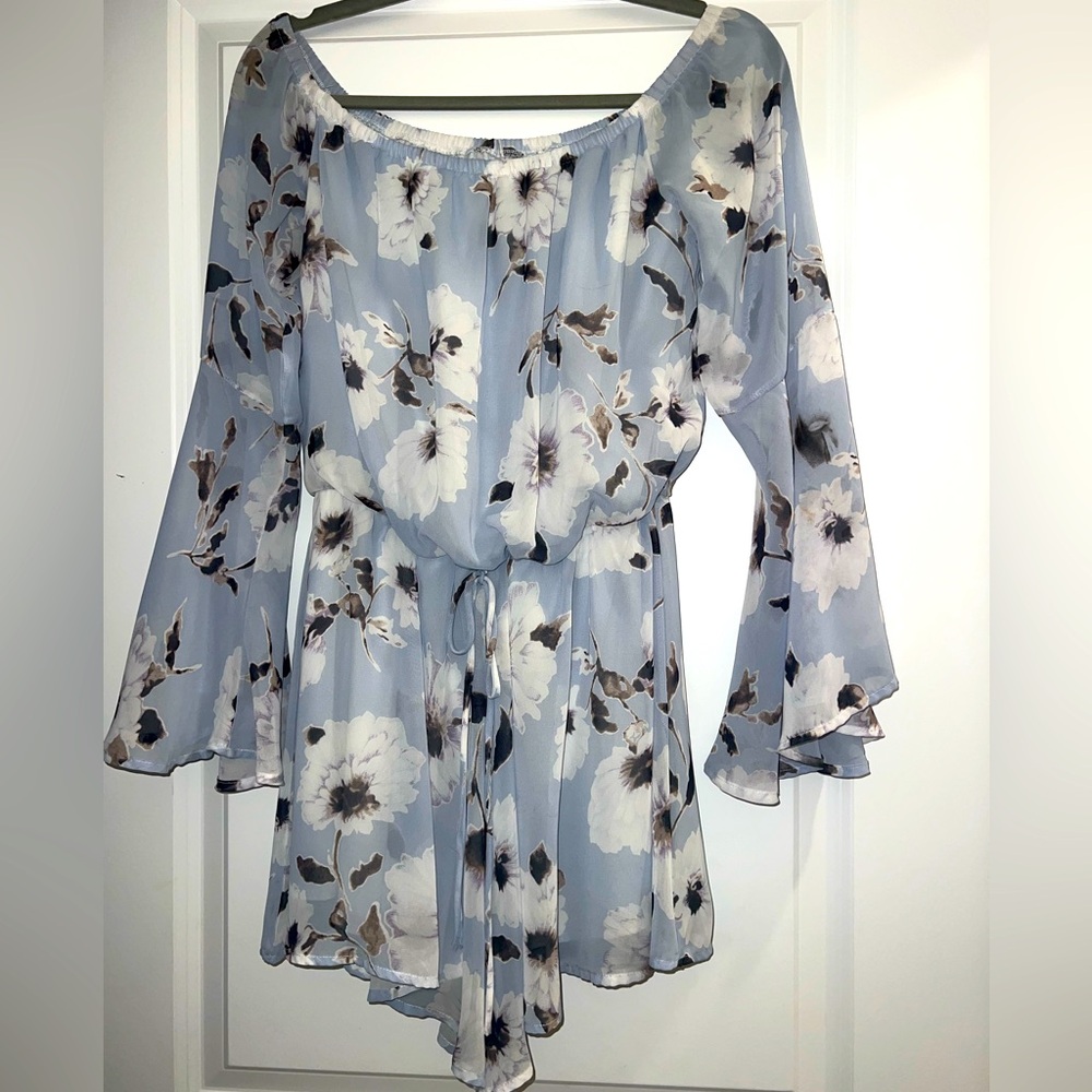 Light blue floral romper #sunmerstyleposhparty - Picture 2 of 4
